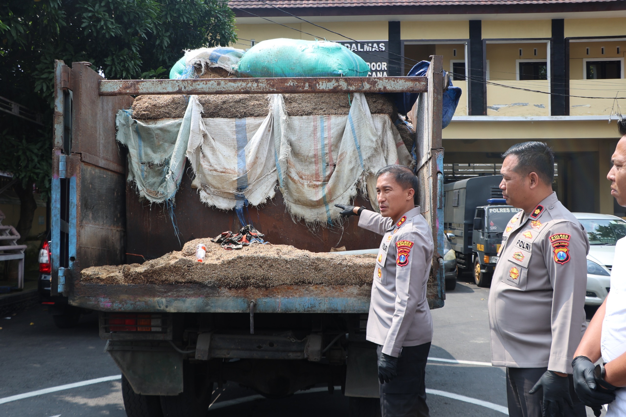 Satreskrim Polres Blitar Kota Ungkap Praktik Curang Beli Solar Subsidi, Modifikasi Truk Tangki, Punya 12 Barcode