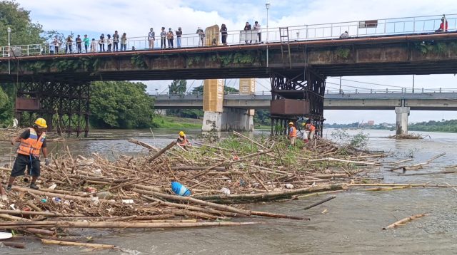 Peduli Cagar Budaya, Pemkot Kediri Gelar Pembersihan Jembatan  Lama