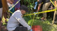 Polisi selidiki penemuan bayi laki-laki meninggal di pinggir Jalan.