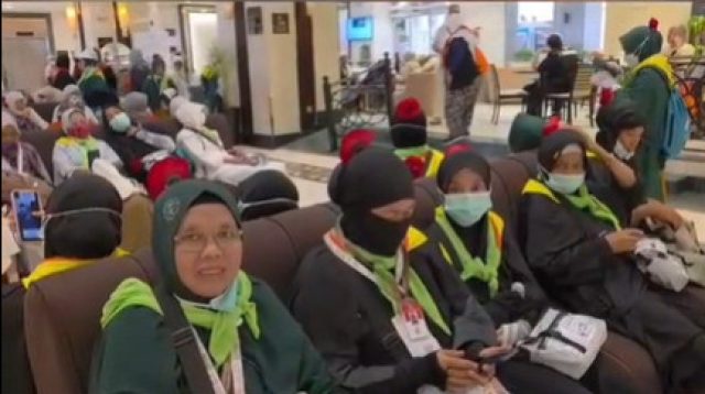 Kenakan Mawar Merah di Kerudung jadi Penyelamat Agar Tak Tersesat di Tanah Suci
