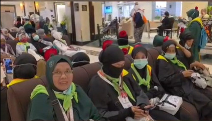 Kenakan Mawar Merah di Kerudung jadi Penyelamat Agar Tak Tersesat di Tanah Suci