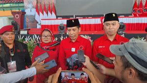 DPC PDIP Lamongan usai melaksanakan pelantikan PAC .