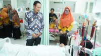 Bupati Lamongan Yuhronur Efendi melakukan pengecekan pelayanan di RSUD Ngimbang.