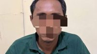 Curat Pelaku berinisial AM (41) saat diringkus di rumahnya usai terlibat kasus pencurian dengan pemberatan.