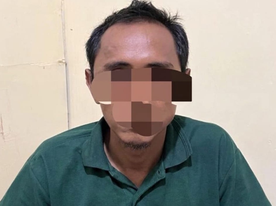 Pelaku berinisial AM (41) saat diringkus di rumahnya usai terlibat kasus pencurian dengan pemberatan.