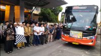 Wali Kota Kediri Vinanda Prameswati yang akrab disapa Mbak Wali memberangkatkan sebanyak 280 calon haji.