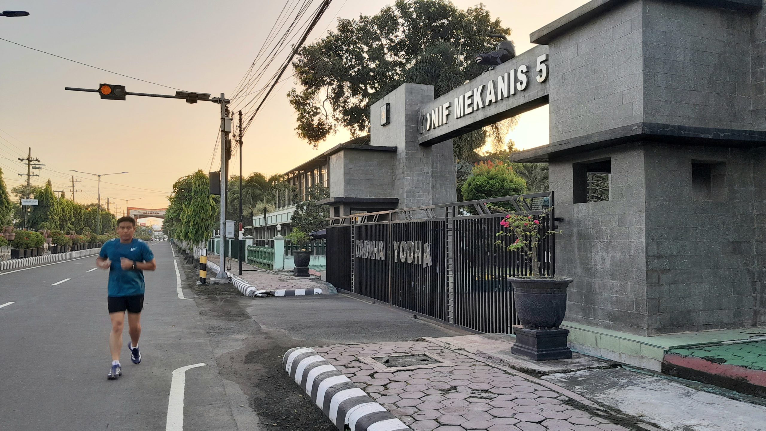 Jaga Kebugaran di Tengah Kesibukan, Dandim Dhavid Rutin Joging Pagi Demi Tubuh Sehat dan Prima