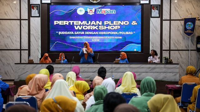 Ketua GOW Kota Kediri, membuka Pelatihan Hidroponik.(foto: istimewa)