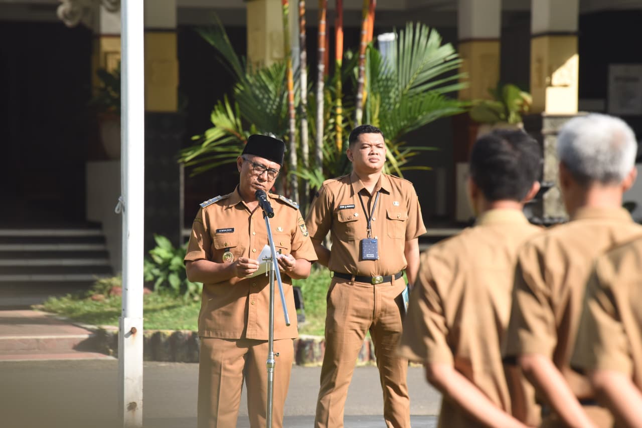Gus Qowim sàt memberikan arahan kepada ASN.