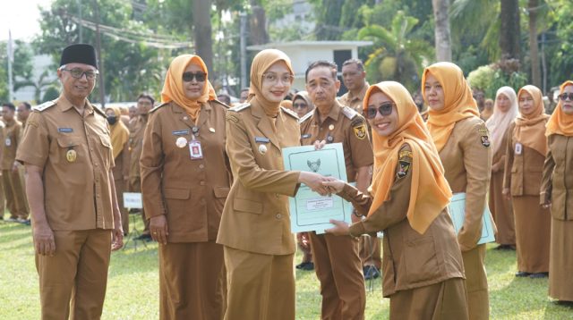Sebanyak 89 ASN Terima SK Kenaikan Pangkat, Mbak Wali Tekankan Program Berdampak Nyata