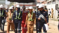 F-SR1 Wali Kota Kediri Vinanda Prameswati saat turun langsung meninjau pembangunan Sekolah Rakyat.