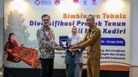 F-tenun Bimtek Diversifikasi Produk Tenun Ikat.