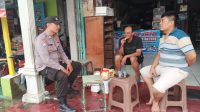 Petugas Polsek Kras patroli dialogis sambang warga.