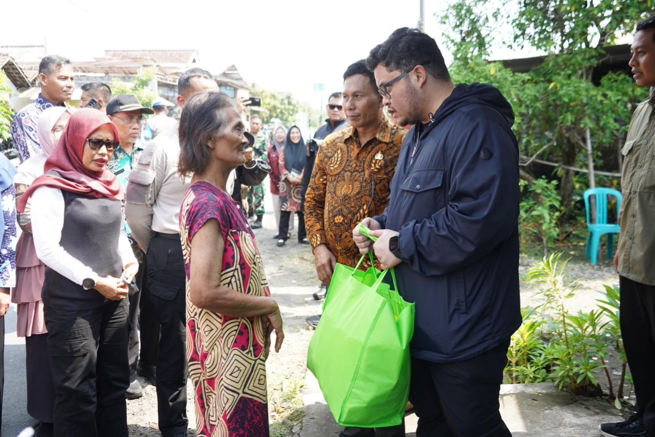 Mas Bup Dhito bersama Kapolres Kediri keliling wilayahnya.