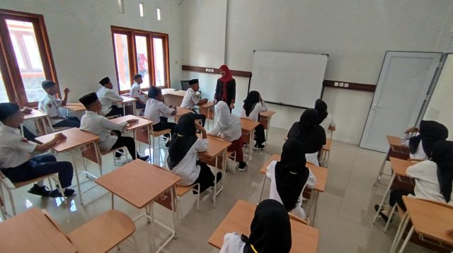 Sejumlah siswa SR di Ponorogo.