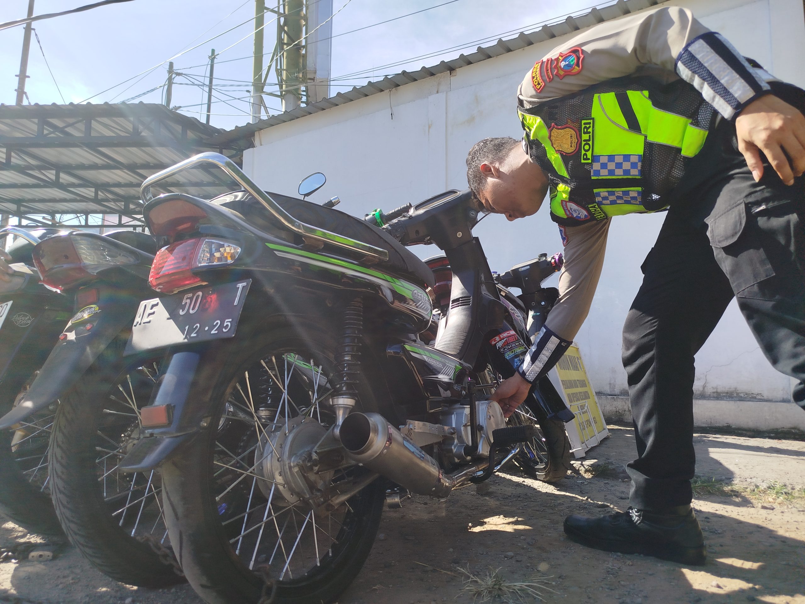 Satlantas Polres Ponorogo mengamankan sejumlah kendaraan yang akan digunakan balap liar.