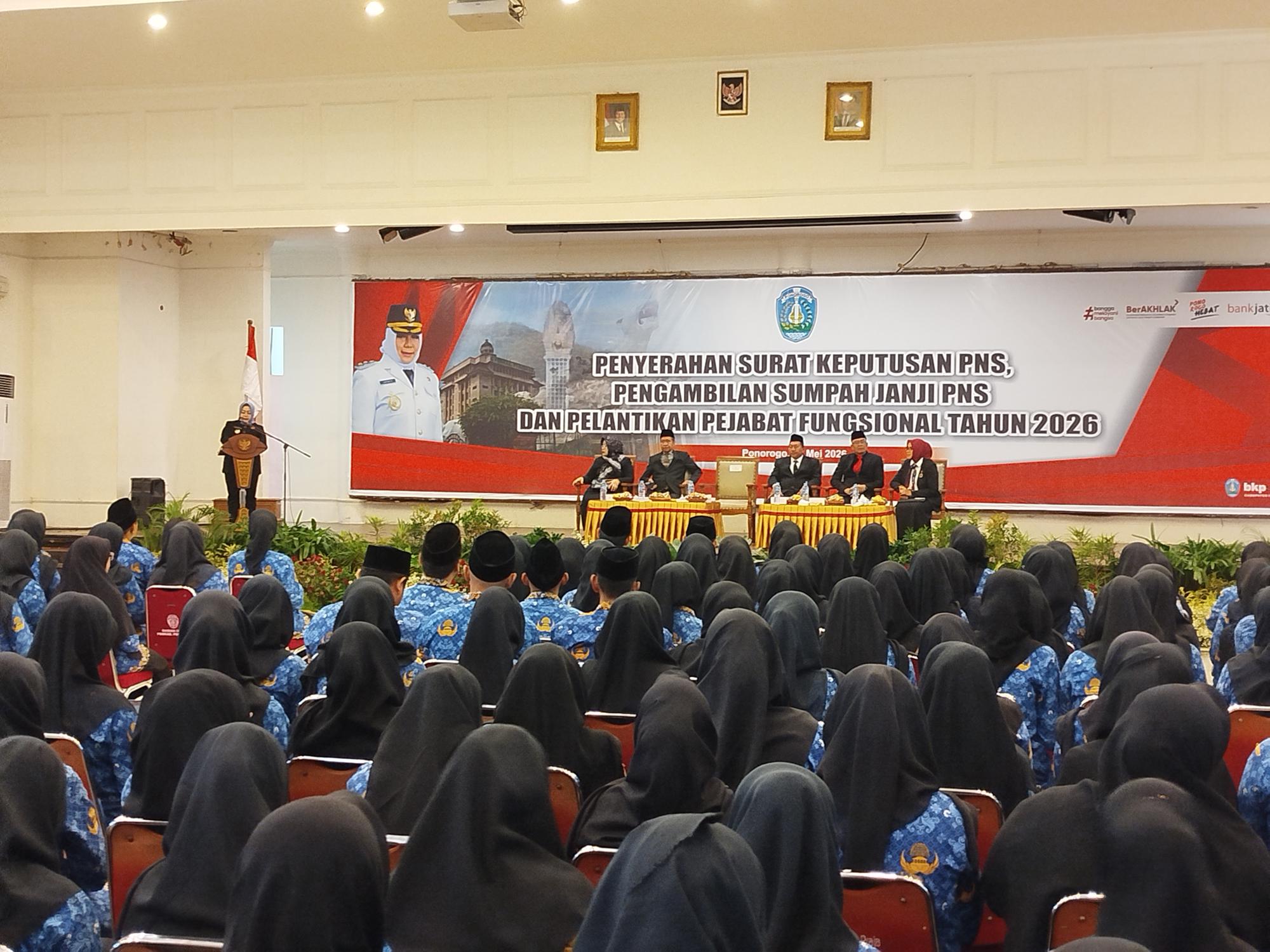 Ratusan PNS di Ponorogo saat menerima SK.