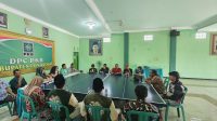 Sejumlah masyarakat saat melakukan pengaduan di kantor DPC PKB Ponorogo.