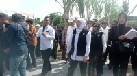 IMG_20260523_094035 Gubernur Jatim Khofilah Indar Parawangsa awali tanam Perdana bongkar Raton tebu di Desa Ngletih.
