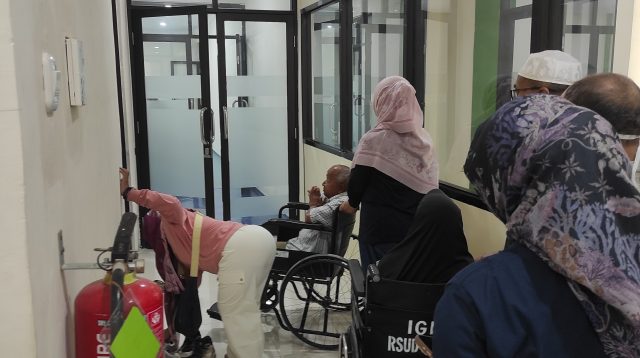 Salah satu pasien sebelum masuk ke ruang Operasi Katarak Gratis Jombang.