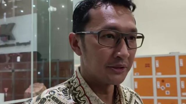 Juru Bicara KPK, Budi Prasetyo saat memberikan pernyataan terkait pengembangan perkara korupsi Gatut Sunu Wibowo.