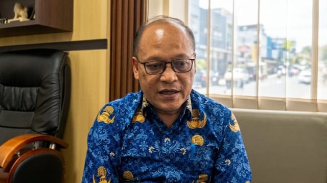 Kepala Dinas Peternakan dan Kesehatan Hewan (DPKH) Tulungagung, memberikan keterangan terkait bantuan sapi kurban dari Pemkab Tulungagung.(foto: mochammad sholeh sirri)