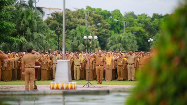 Sejumlah ASN saat mengikuti apel di halaman Pendopo Agung Pemkab Ponorogo.