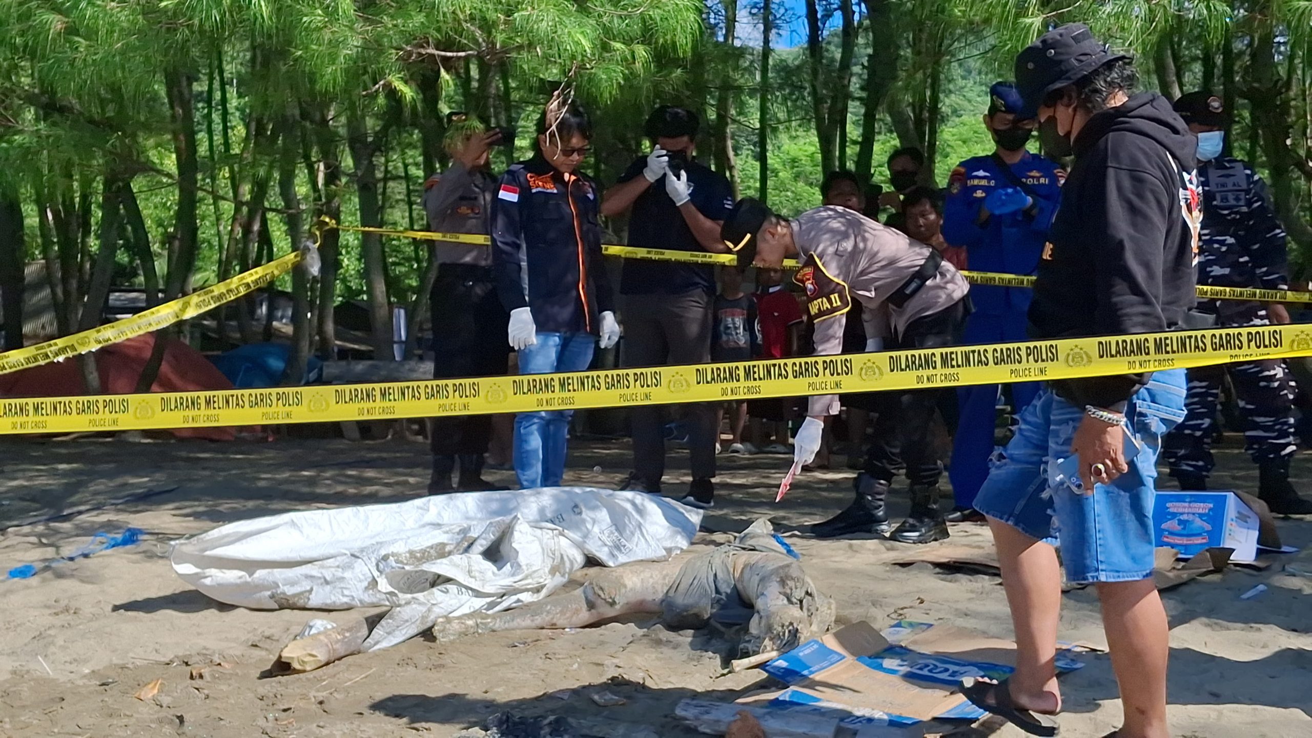 Identifikasi mayat perempuan tanpa identitas di Pantai Sine Tulungagung.