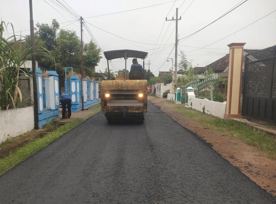 Pembangunan infrastruktur jalan pada awal tahun 2026 yang sempat berjalan meski kini berhenti sementara.