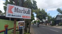 Salah satu papan reklame rokok ilegal yang terpampang di Tulungagung.