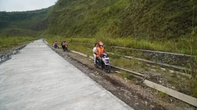 Wisata Gunung Kelud ramai pengunjung.