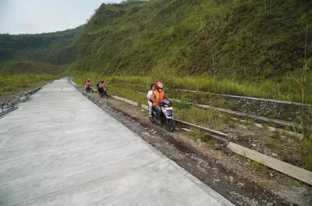 Wisata Gunung Kelud ramai pengunjung.