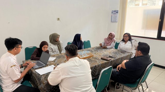 Proses klarifikasi antara tiga pekerja perempuan dengan PT. Arbila Properti dan Investasi yang dilakukan oleh Disnakertrans Tulungagung.