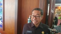 Kepala Bappeda Tulungagung memberikan pernyataan terkait capaian UHC di Tulungagung.