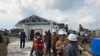 Wali Kota Blitar ketika meninjau progress pembangunan Sekolah Rakyat.