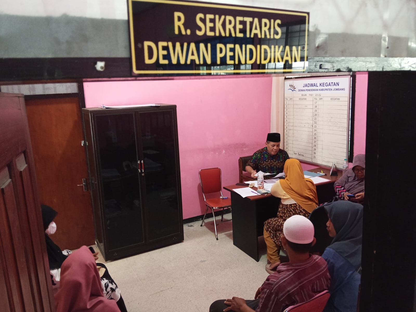 Wakil Ketua Dewan Pendidikan Kabupaten Jombang mendatangi kantor YPBU Gadingmangu.
