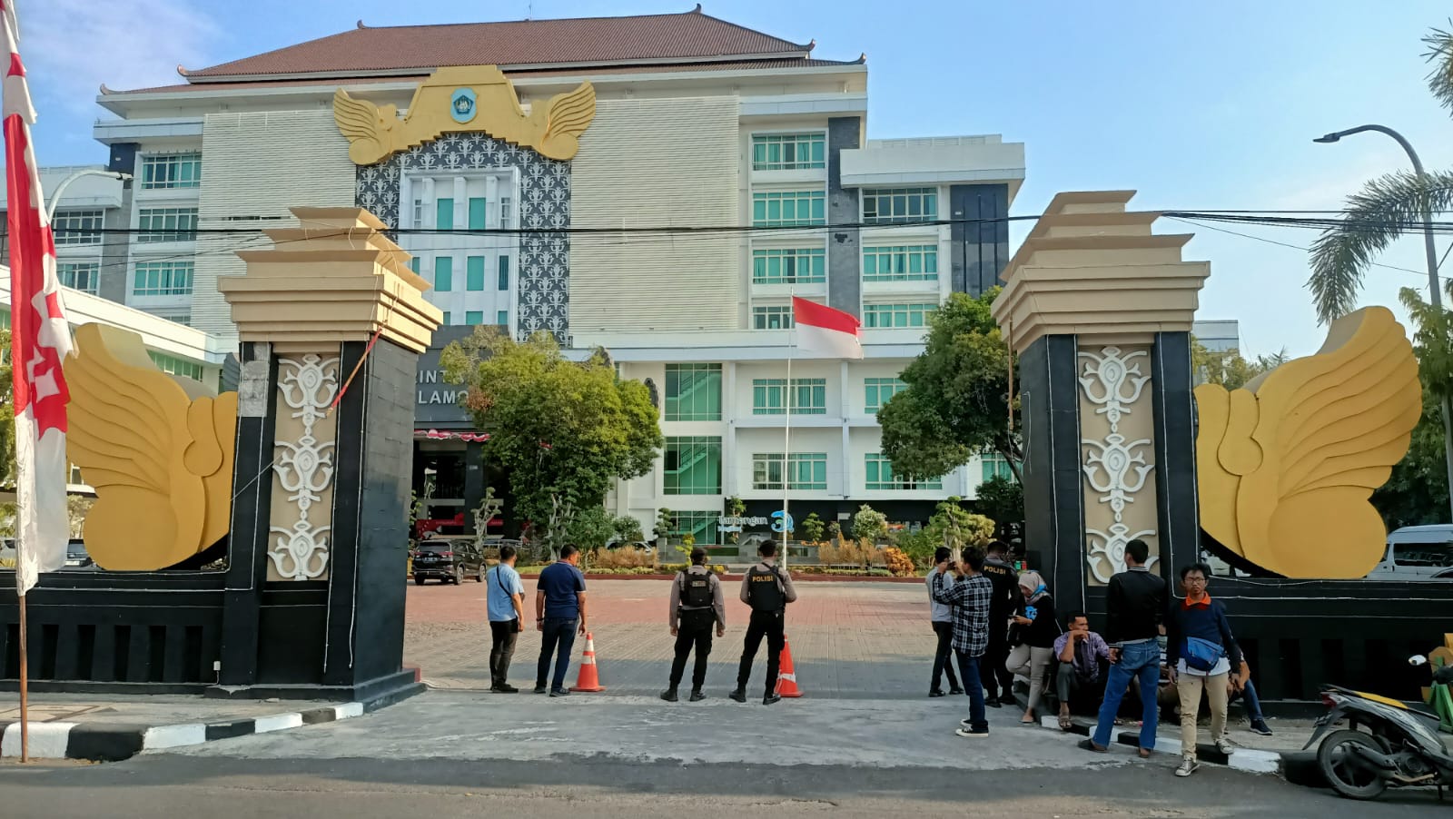 Gedung Pemkab Lamongan.