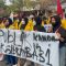 Puluhan mahasiswa dari Gerakan Mahasiswa Nasional Indonesia (GMNI) dan Badan Eksekutif Mahasiswa (BEM) Universitas Darul 'Ulum (UNDAR) saat melakukan aksi didepan pintu kantor DPRD Jombang, Jumat (19/6/2026) kemarin.