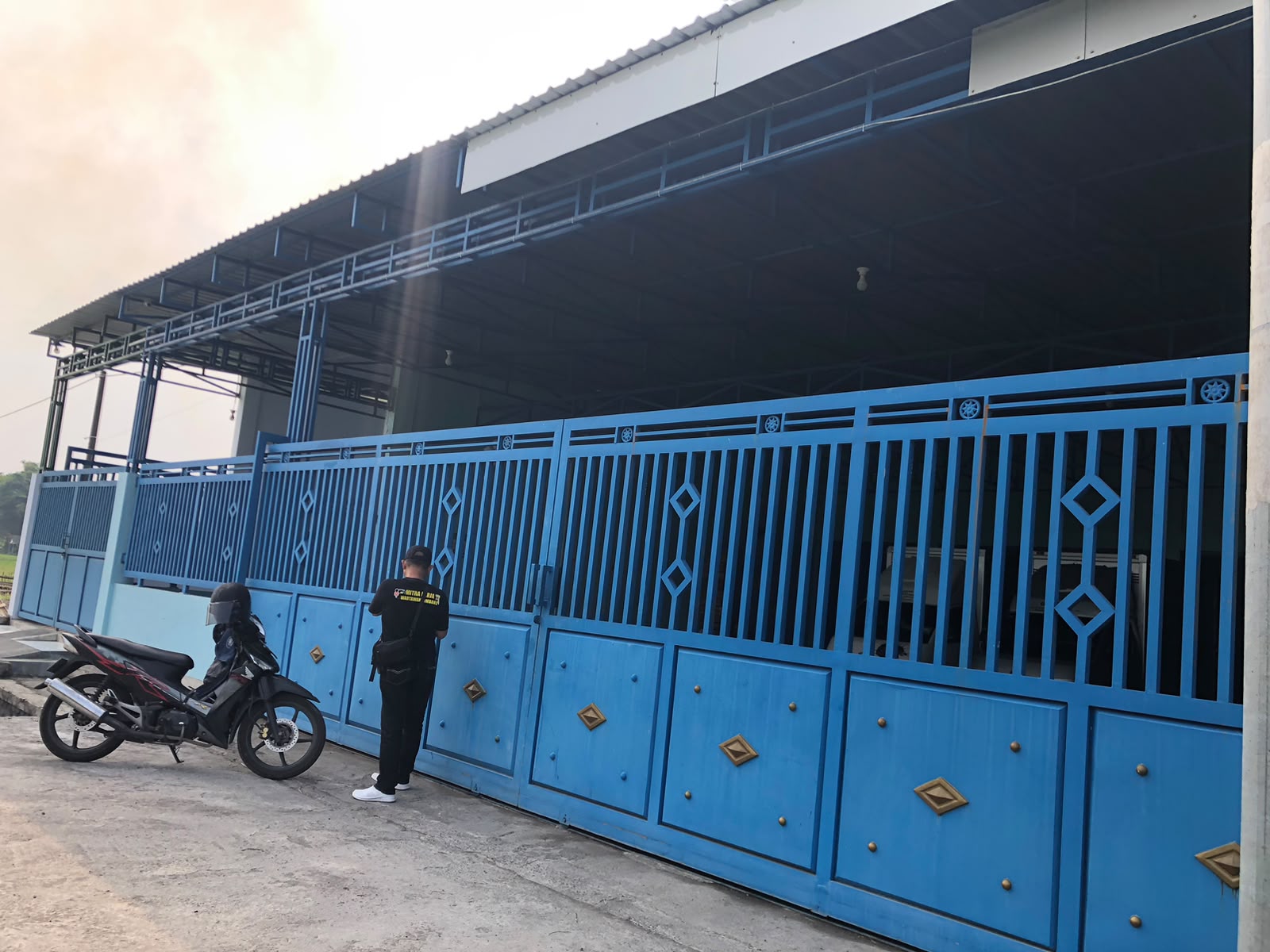 Nampak situasi kantor SPPG di Jombang terkelihatan sepi dan ada anggotanya, Rabu (24/6/2026).