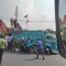 Sebanyak puluhan armada truk tergabung di Gerakan Sopir Jawa Timur (GSJT) gelar aksi demo dan tutup ruas depan kantor Dishub Jombang di Jalan Mastrip Desa Kepuhkembeng, Kecamatan Peterongan, Kabupaten Jombang.