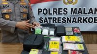 Pengedar narkoba di Tumpang diciduk Polres Malang, sabu 54 gram dan ekstasi diamankan.