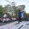 Aliansi mahasiswa di Tulungagung saat menggelar aksi unjuk rasa di depan kantor DPRD Tulungagung sore.(foto: mochammad sholeh sirri)
