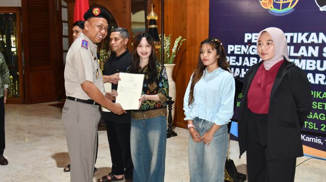 Aset2 Proses penyerahan sertifikat aset milik Pemkab Tulungagung maupun sertifikat tanah wakaf dan program PTSL.