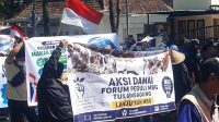 Ribuan massa di Tulungagung melakukan aksi damai terkait keberlanjutan progam MBG di Tulungagung.