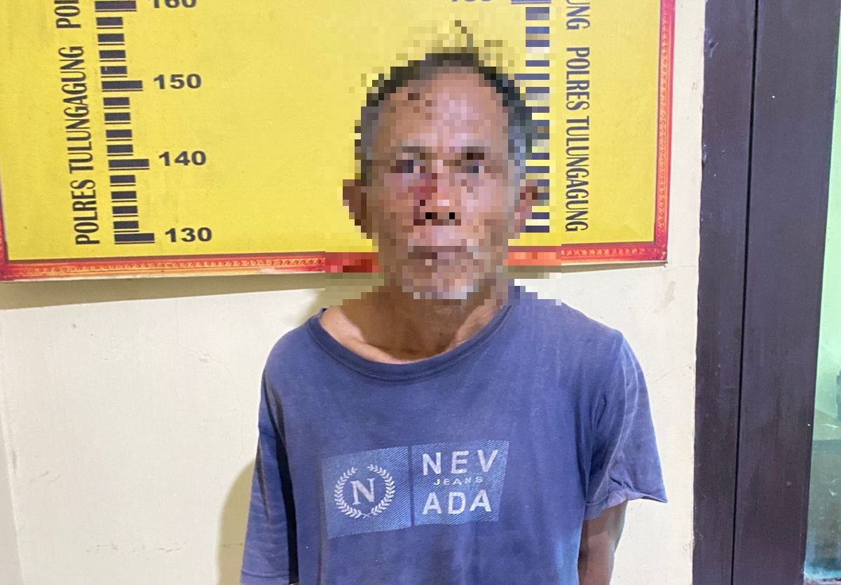 Misdianto (55) saat diamankan di Polres Tulungagung atas kasus pencurian dengan sasaran rumah kosong di Tulungagung.