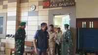 Proses penggeledahan yang dilakukan oleh penyidik Kejari di Kantor BPKAD Tulungagung hingga mengamankan sejumlah barang bukti.