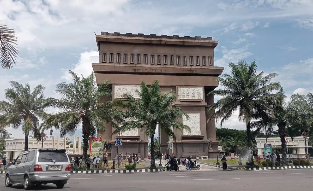 Kawasan wisata Simpang Lima Gumul (SLG) tetap jadi tujuan wisatawan.