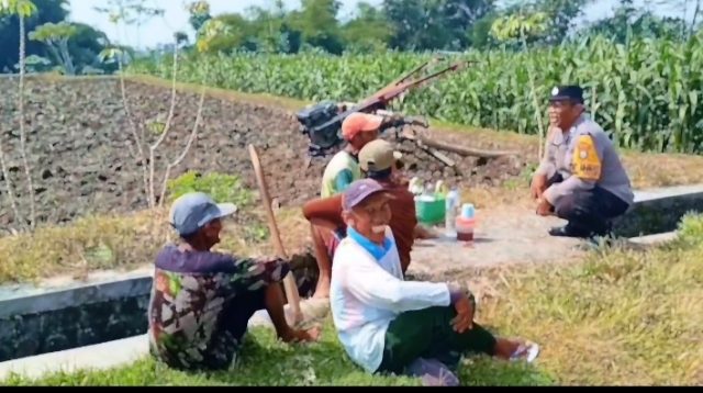 Wujudkan Swasembada Pangan Aman, Polres Blitar Patroli dan Edukasi ke Petani