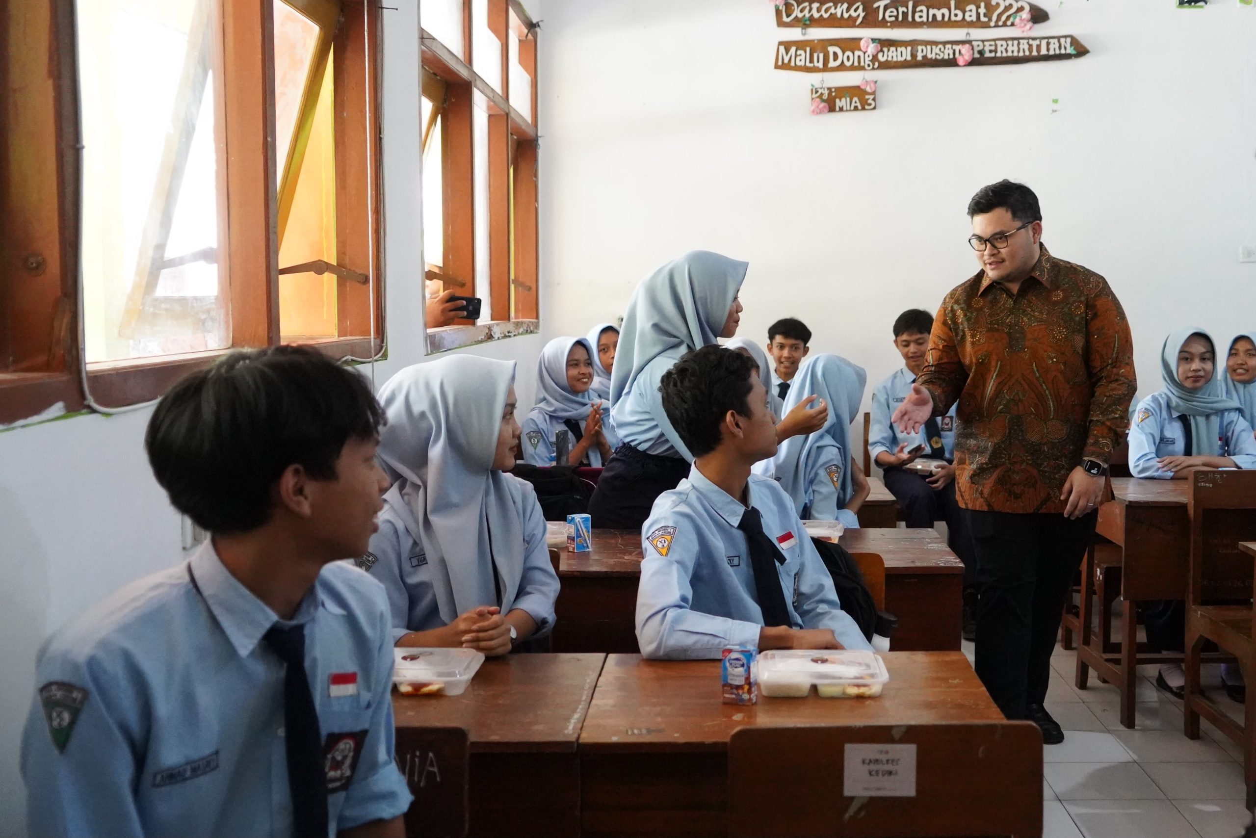 Mas Bup Dhito saat  tinjau KBM siswa di Kabupaten Kediri.