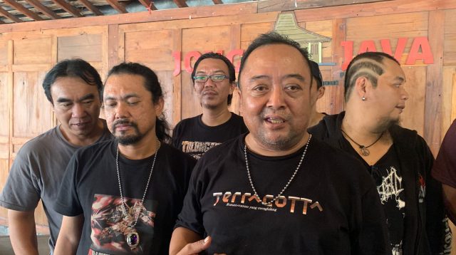 Personil band Power Metal akan hadir pada festival musik cadas dengan tajuk Tulungagung Distorsi yang digelar di Gor Lembupeteng besok.